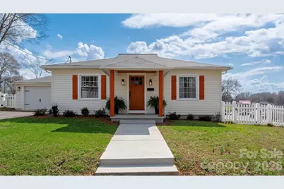 411 W Sycamore Street, Lincolnton, NC 28092 - Photo 1