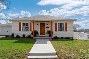 411 W Sycamore St, Lincolnton, NC 28092 - Photo 1