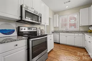 4921 S Hill View Dr, Charlotte, NC 28210 - Photo 7