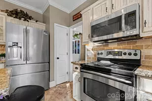 8842 Fieldcroft Dr, Charlotte, NC 28277 - Photo 17