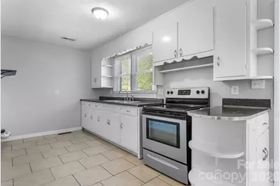 228 Holly Street, Hudson, NC 28638 - Photo 9