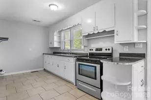 228 Holly St, Hudson, NC 28638 - Photo 9