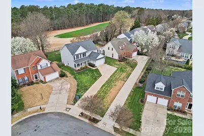 9152 Snow Hill Court, Charlotte, NC 28269 - Photo 3