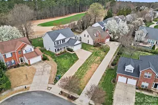 9152 Snow Hill Ct, Charlotte, NC 28269 - Photo 3