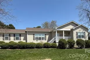 34 Middle St, Hendersonville, NC 28792 - Photo 1