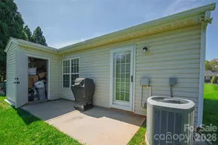 5320 Harris Cove Dr, Charlotte, NC 28269 - Photo 7