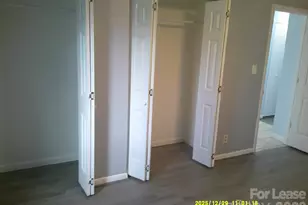 1050 21st Ave NW, Hickory, NC 28601 - Photo 9