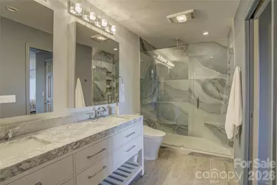 204 Fleetwood Plaza, Hendersonville, NC 28739 - Photo 11