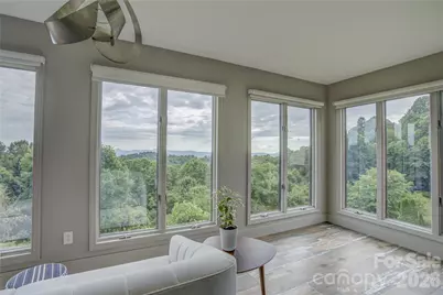 204 Fleetwood Plaza, Hendersonville, NC 28739 - Photo 3