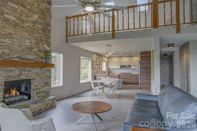 204 Fleetwood Plaza, Hendersonville, NC 28739 - Photo 7