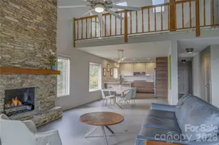 204 Fleetwood Plaza, Hendersonville, NC 28739 - Photo 7