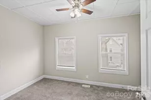 913 W 3rd Ave, Gastonia, NC 28052 - Photo 15