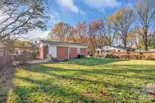 2400 Markham Ct, Charlotte, NC 28205 - Photo 17