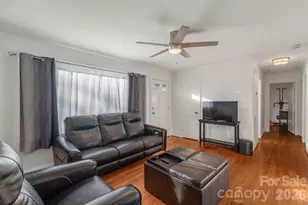 2400 Markham Ct, Charlotte, NC 28205 - Photo 9