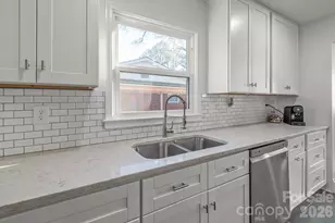 2400 Markham Ct, Charlotte, NC 28205 - Photo 11