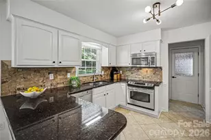 4831 Deanscroft Dr, Charlotte, NC 28226 - Photo 11