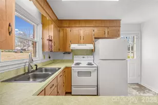 5322 Larewood Dr, Charlotte, NC 28215 - Photo 9