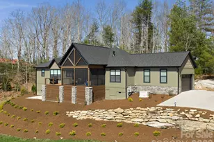 636 Crystal Heights Dr, Hendersonville, NC 28739 - Photo 3