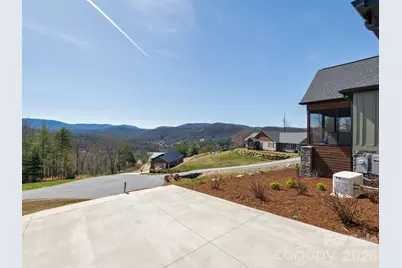 636 Crystal Heights Drive, Hendersonville, NC 28739 - Photo 33