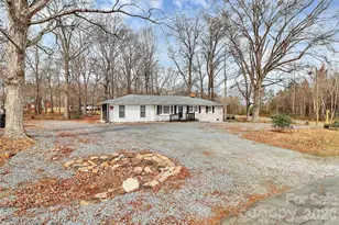 2015 Overhill Dr, Monroe, NC 28110 - Photo 3