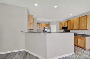 9911 Seven Oaks Dr, Charlotte, NC 28215 - Photo 15