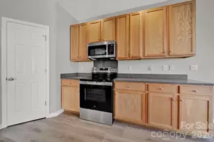 9911 Seven Oaks Dr, Charlotte, NC 28215 - Photo 17