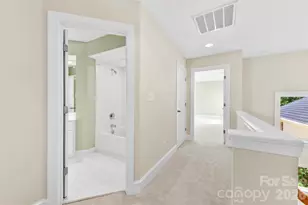 8934 Challis Hill Ln, Charlotte, NC 28226 - Photo 17