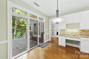 8934 Challis Hill Ln, Charlotte, NC 28226 - Photo 9