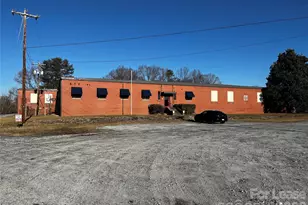 1495 N Main St, Hendersonville, NC 28739 - Photo 1