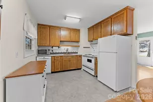 879 New Haw Creek Rd, Asheville, NC 28805 - Photo 13