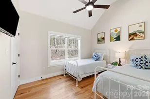 1474 Locust Grove Rd, Hendersonville, NC 28792 - Photo 23