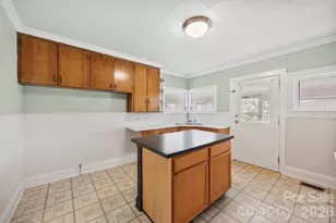 302 S Maple St, Dallas, NC 28034 - Photo 9