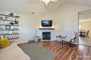 1821 Conifer Cir, Charlotte, NC 28213 - Photo 5