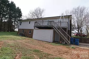 1968 Crestdale Ln, Newton, NC 28658 - Photo 3