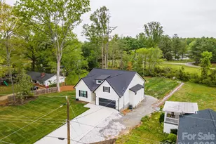808 Maybank Dr, Hendersonville, NC 28739 - Photo 3