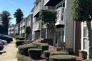 9521 Shannon Green Dr, Charlotte, NC 28213 - Photo 3