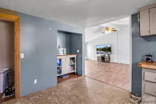 122 Hotel Hill Dr, Landrum, SC 29356 - Photo 9