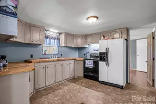 122 Hotel Hill Dr, Landrum, SC 29356 - Photo 7