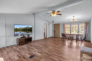 122 Hotel Hill Dr, Landrum, SC 29356 - Photo 5