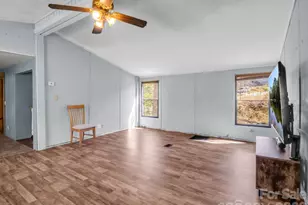 122 Hotel Hill Dr, Landrum, SC 29356 - Photo 3