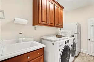 8710 Oakthorpe Dr, Charlotte, NC 28277 - Photo 17