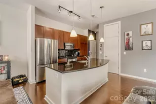 525 E 6th St, Charlotte, NC 28202 - Photo 11