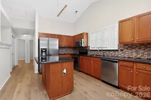 7022 Duchamp Dr, Charlotte, NC 28215 - Photo 15