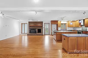 534 Aldeborough Ln, Charlotte, NC 28270 - Photo 5