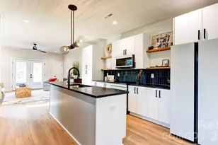 1352 Briar Creek Rd, Charlotte, NC 28205 - Photo 7