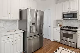 2020 Sablewood Dr, Charlotte, NC 28205 - Photo 11