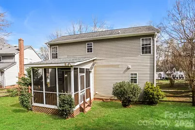 8425 Woodford Bridge Drive, Charlotte, NC 28216 - Photo 15