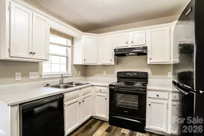 8425 Woodford Bridge Drive, Charlotte, NC 28216 - Photo 5