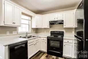 8425 Woodford Bridge Dr, Charlotte, NC 28216 - Photo 5