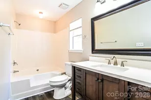 8425 Woodford Bridge Dr, Charlotte, NC 28216 - Photo 9